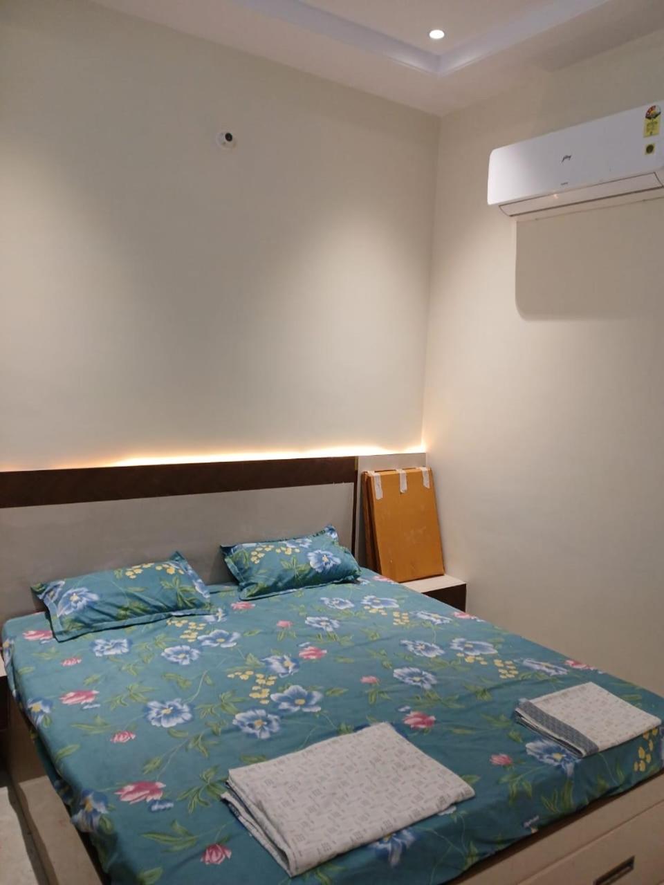 Hotel Jaipur In, Jatipura Parikrama Marg Near Mukharvind Temple Govardhan Zewnętrze zdjęcie