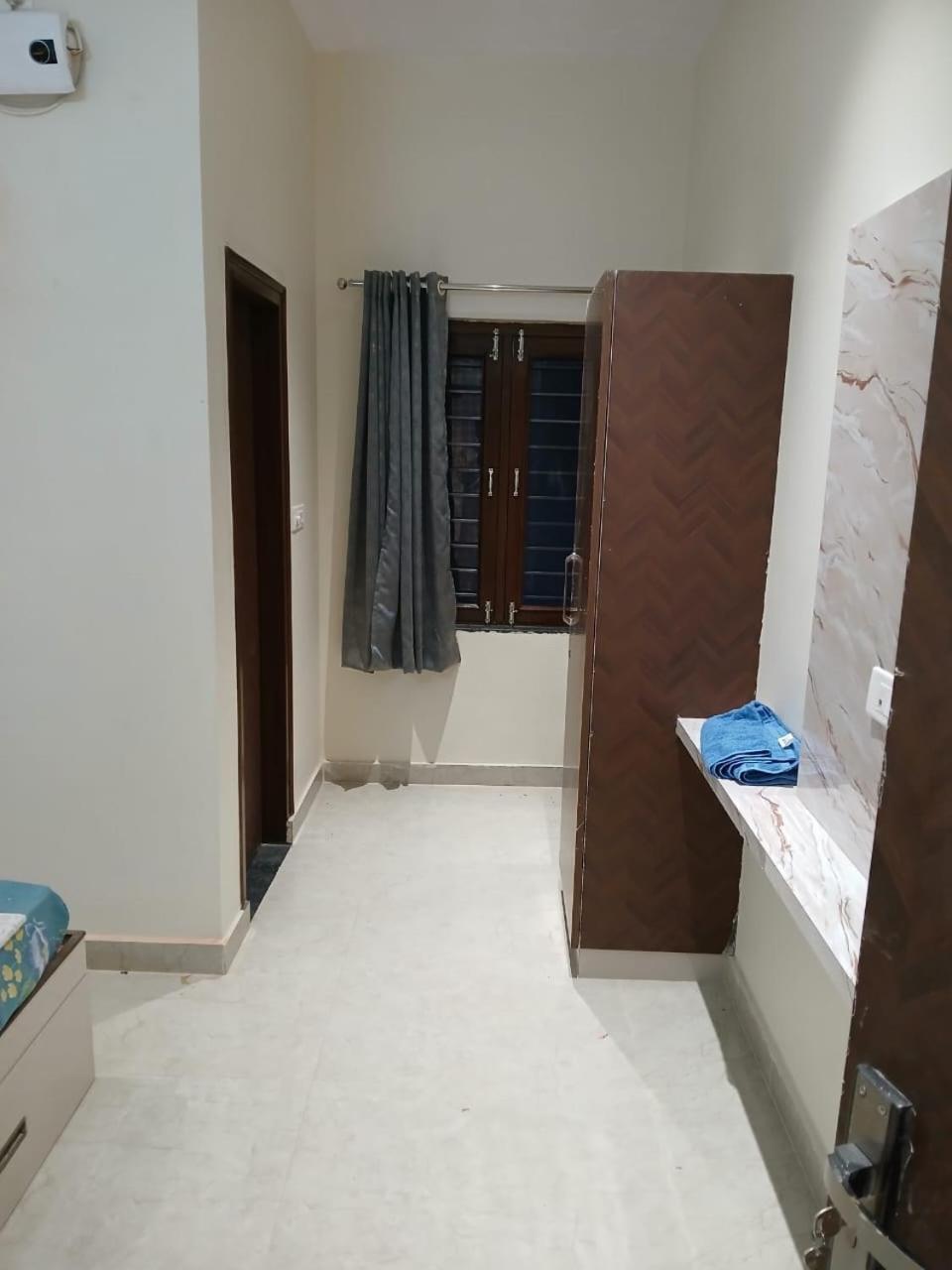 Hotel Jaipur In, Jatipura Parikrama Marg Near Mukharvind Temple Govardhan Zewnętrze zdjęcie